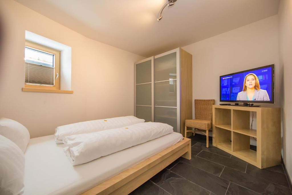 Apartment Steinbock room 3